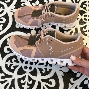 On Cloud Women’s Tennis Shoes